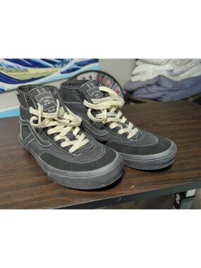 Vans | Gilbert Crockett High Top Skate Shoe - Men’s Sz 7 Black Off The Wall B16